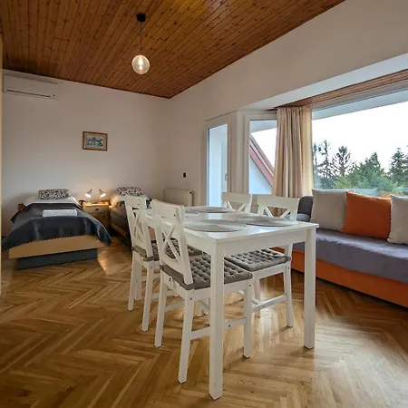 Sunset Apartmanhaz 3*