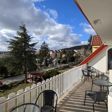 Guest house Sunset Apartmanhaz 3*