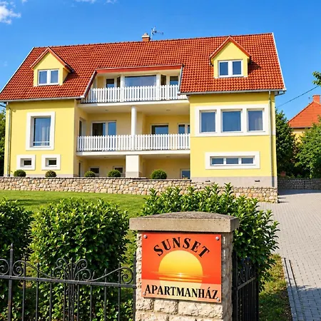 Sunset Apartmanhaz Гостевой дом 3*