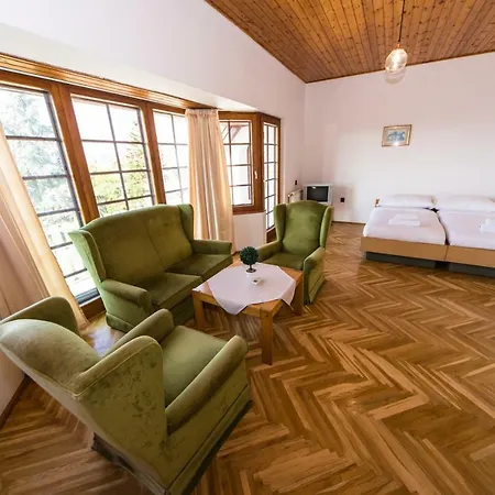 Sunset Apartmanhaz 3*