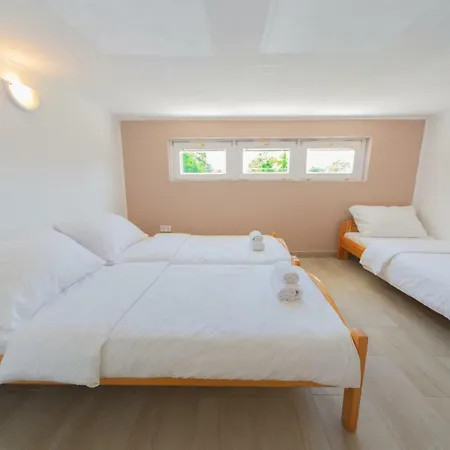 בית הארחה Sunset Apartmanhaz באלאטונפורד