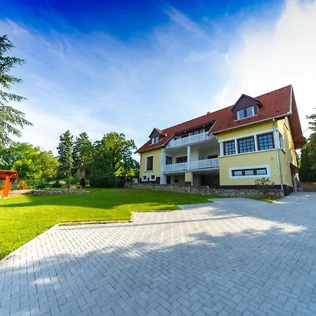 Sunset Apartmanhaz 3*